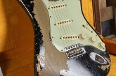 Fender Masterbuilt John Cruz 61 Stratocaster Ultimate Relic Black-5.jpg
